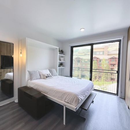 Slope Side Studio In The Heart Of Canyons Village With Heated Pool & Hot Tub! Park City Bagian luar foto